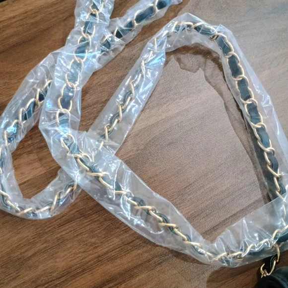 Black Sequin Crossbody Bag - Picture 4 of 7